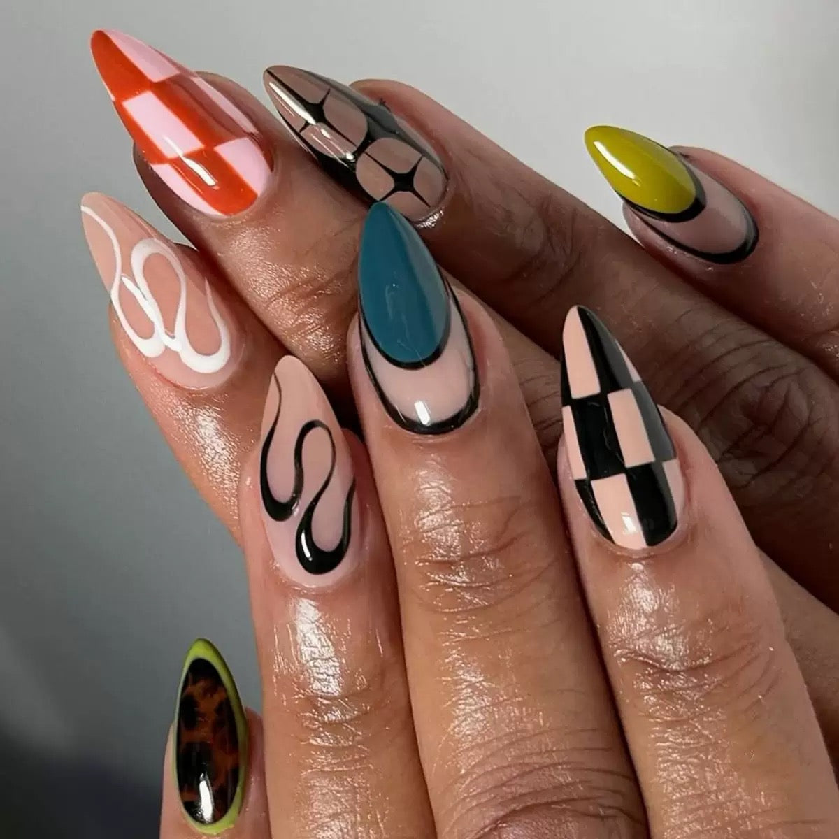 Pure & Elegant Mismatched Black-and-White Wavy Striped Almond Press-On Nails — Sexy It-Girl Style