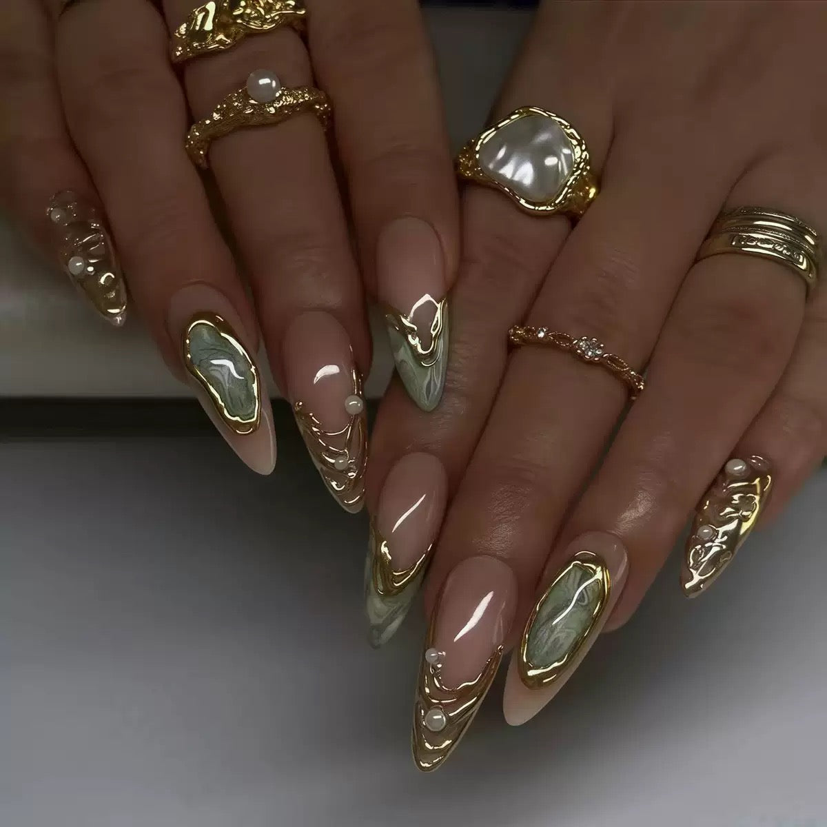 French 3D Irregular Gold-Foiled Aurora Sand Pearl Detachable Press-On Nails