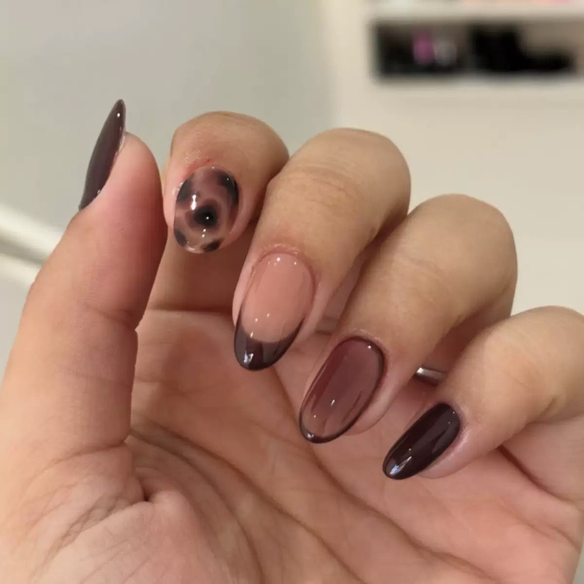 Dark Brown Gradient Tortoiseshell Almond Press-On Nails