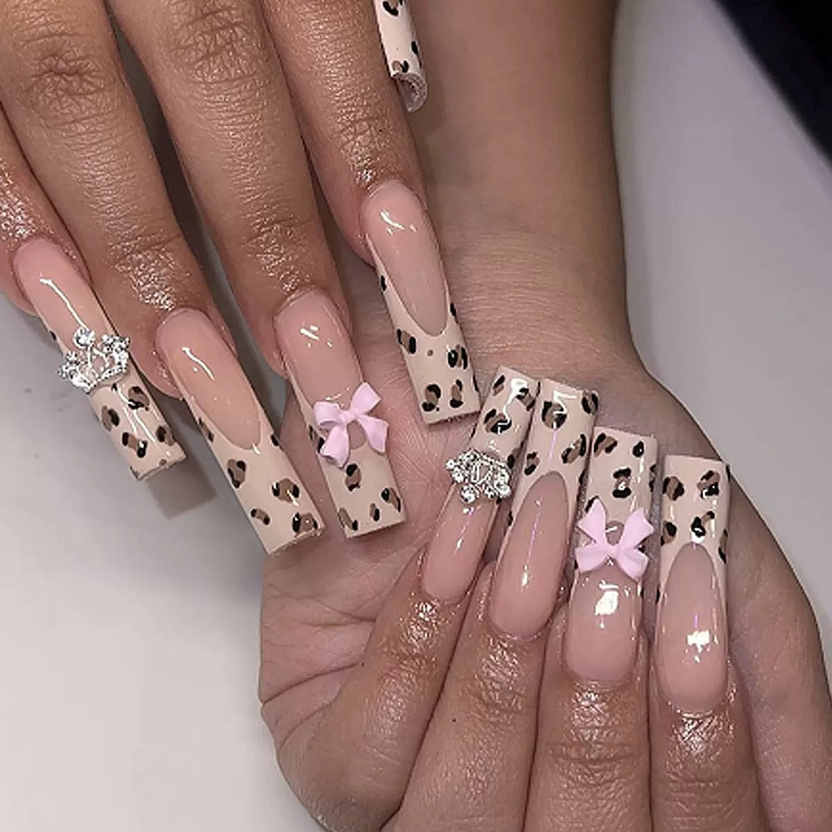 Leopard Print French-Edge Press-On Nails with Butterfly Bow & Crown Decoration
